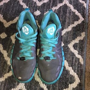 derick rose basketball shoes!